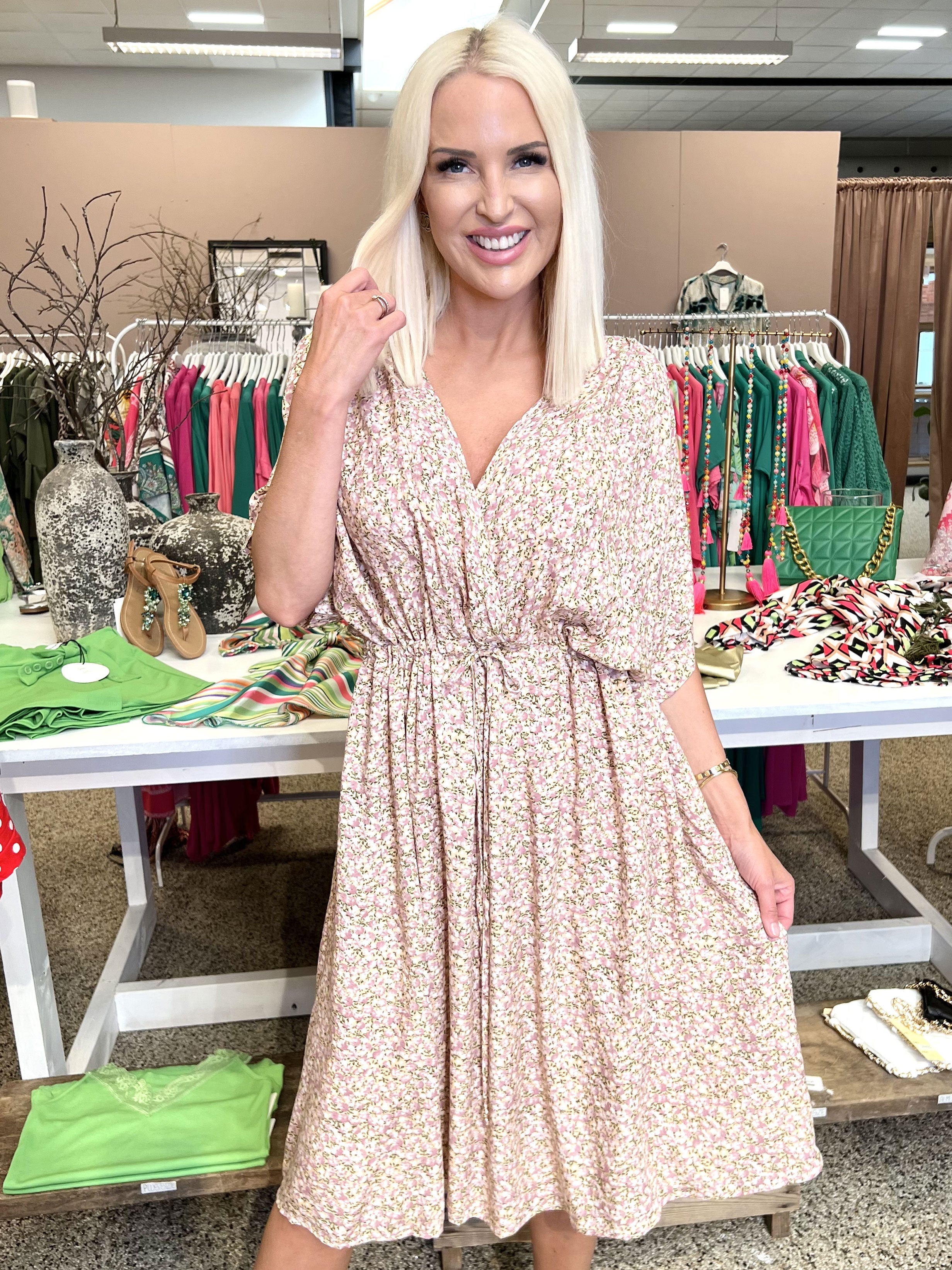 Jelena - Sød kjole med bindebånd